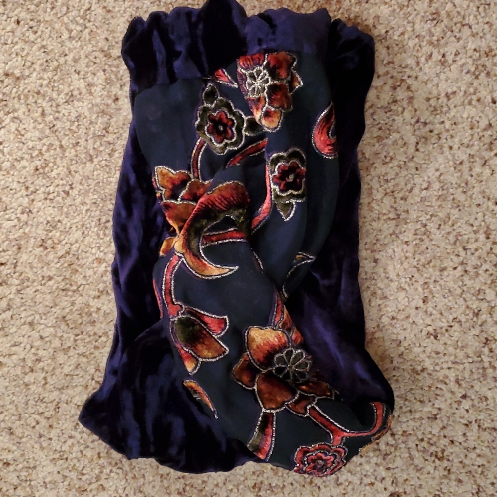 Gorgeous Velvety Cowl Scarf - Picture 3 of 10